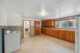 254 S Main St, Unit 2nd Floor in Auburn, ME - Foto de edificio - Building Photo