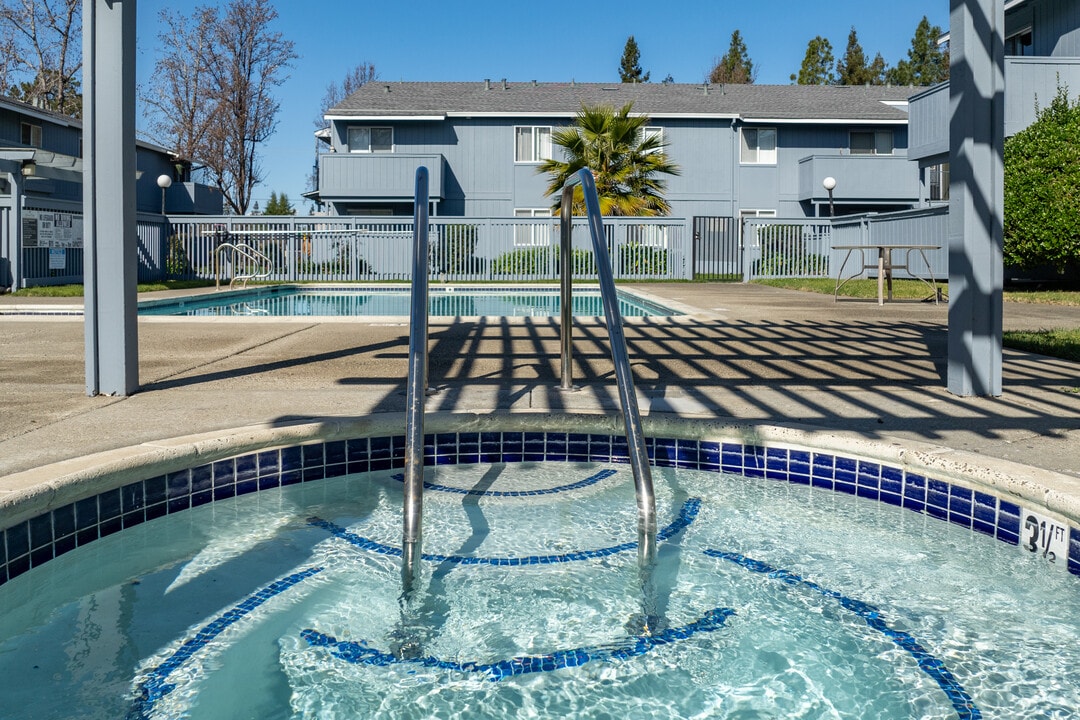Park Club Apartments in Rohnert Park, CA - Foto de edificio