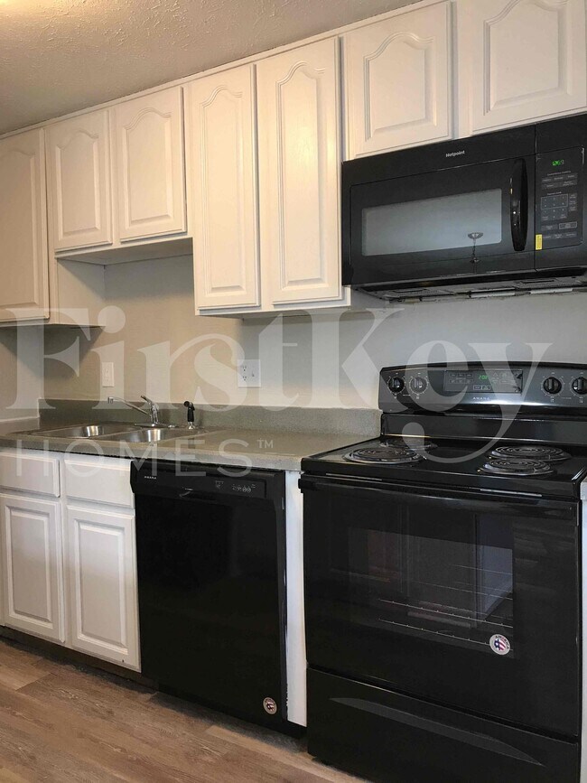 1324 Lansdowne Rd in Indianapolis, IN - Building Photo - Building Photo