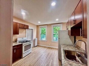62 Cambridge St in East Orange, NJ - Building Photo - Building Photo