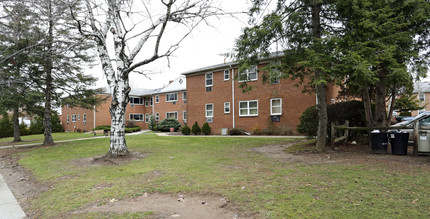 565 Jewett Ave in Staten Island, NY - Foto de edificio - Building Photo