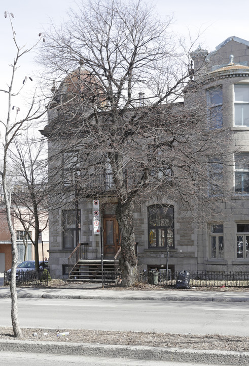 52 Saint-Joseph O in Montréal, QC - Building Photo