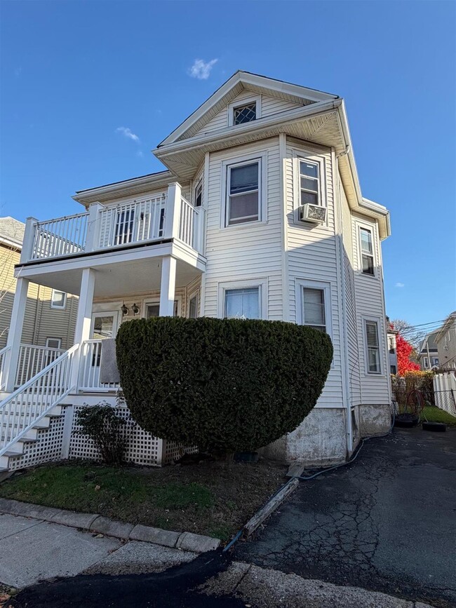 31 Illinois Ave, Unit 1