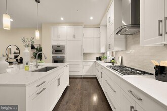 153 Winsome Cir in Bethesda, MD - Building Photo - Building Photo