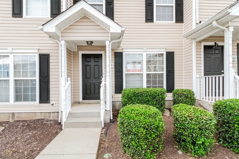 8029 Logan Dr in La Vergne, TN - Building Photo