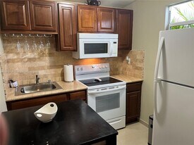 1949 NE 179th St in North Miami Beach, FL - Building Photo