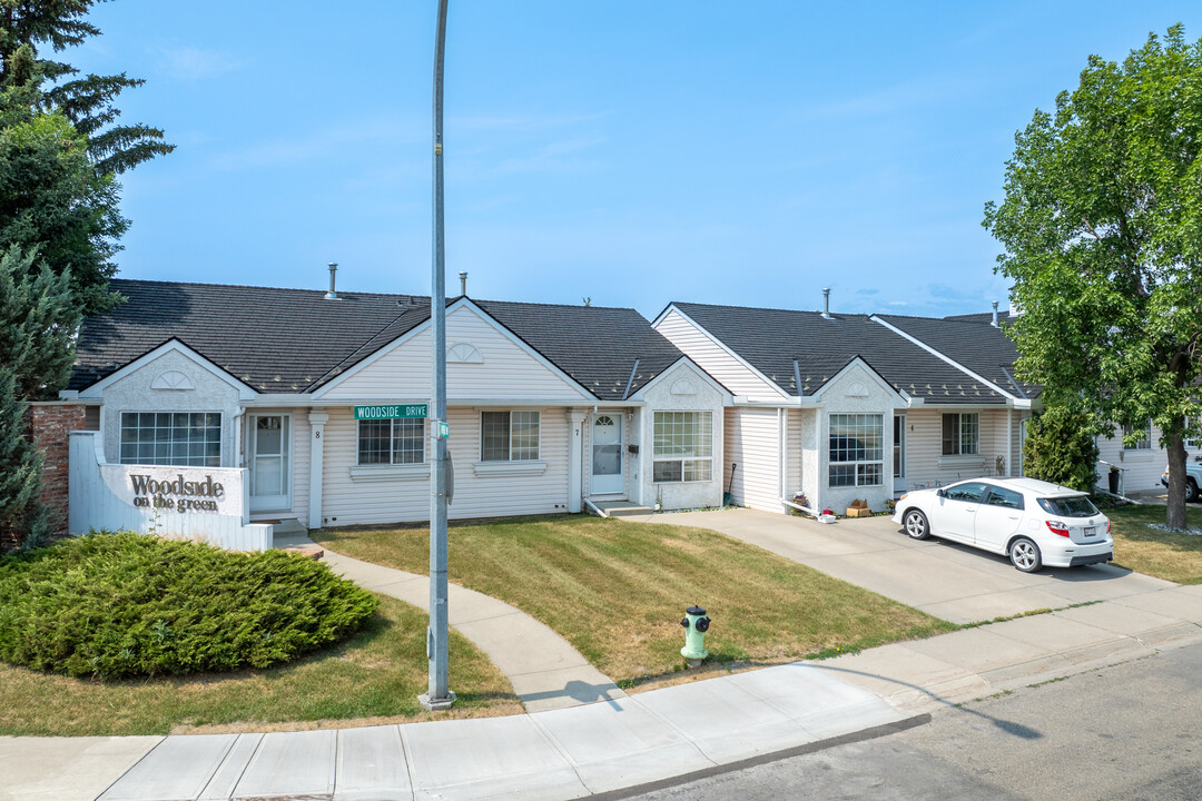 Woodside Gardens in Airdrie, AB - Building Photo