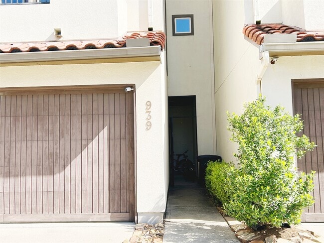 property at 939 Queen Annes Rd