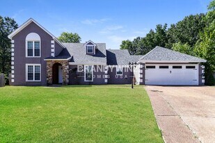 8606 Dena Cove W in Cordova, TN - Building Photo