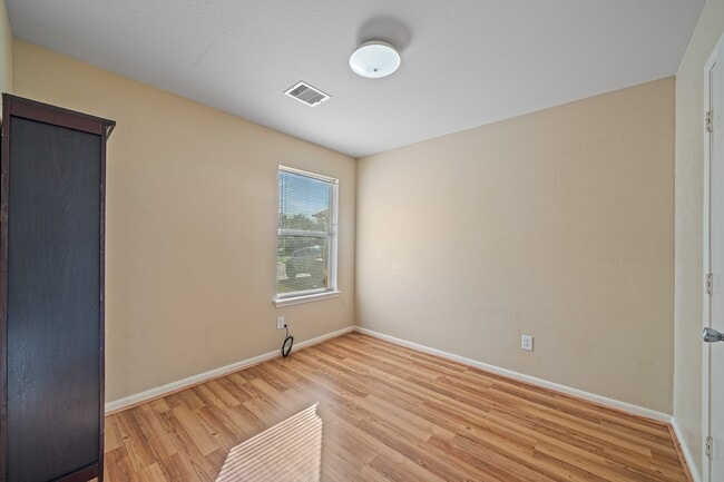 20758 Cypress Crescent Ln