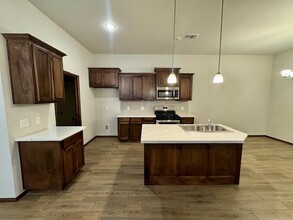 2404 Finesilver Ln in Oklahoma City, OK - Building Photo - Building Photo