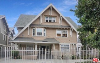 1125 S Lake St in Los Angeles, CA - Building Photo