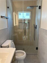 15733 Victory Blvd in Los Angeles, CA - Building Photo - Building Photo