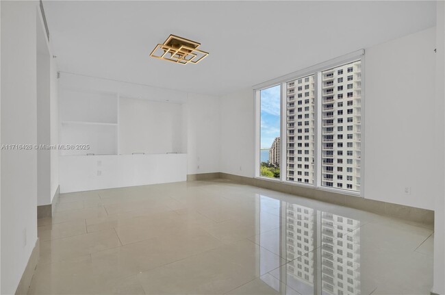 901 Brickell Key Blvd in Miami, FL - Building Photo - Building Photo