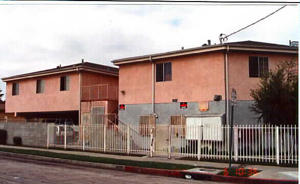 2402 W Slauson Ave in Los Angeles, CA - Building Photo