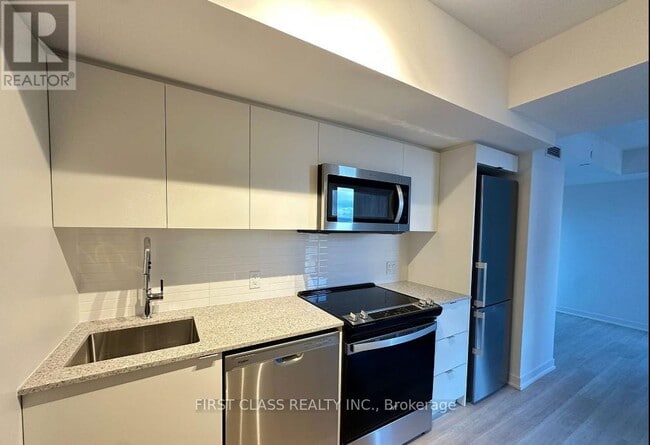 500 Wilson Ave in Toronto, ON - Building Photo - Building Photo