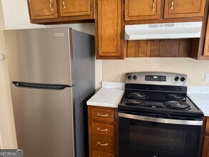 1085 Eastview Rd NE in Conyers, GA - Building Photo - Building Photo