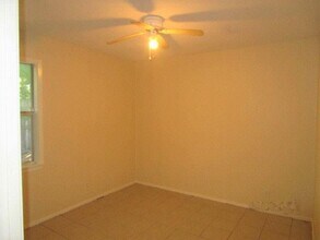 817 S Elm St-Unit -4 in Sherman, TX - Building Photo - Building Photo