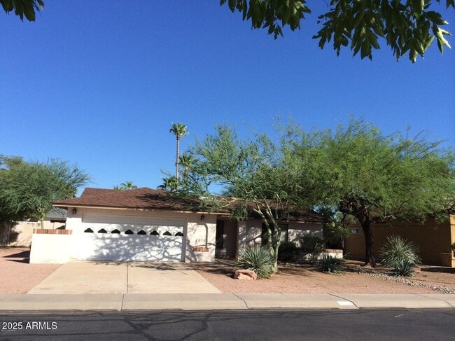 8878 E Sheena Dr in Scottsdale, AZ - Building Photo - Building Photo