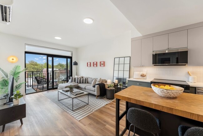 857 COMMUNIPAW Ave in Jersey City, NJ - Building Photo - Building Photo