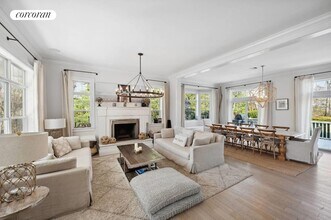16 Wolf Way in East Hampton, NY - Building Photo - Building Photo