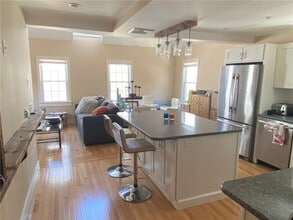 33 Dennison St in Newport, RI - Building Photo - Building Photo