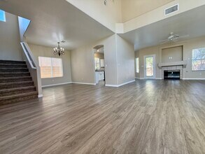 8300 La Strada Ave in Las Vegas, NV - Building Photo - Building Photo