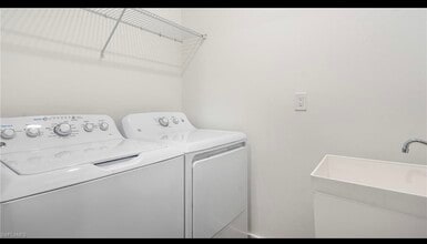 417 NW 3rd Ln in Cape Coral, FL - Building Photo - Building Photo