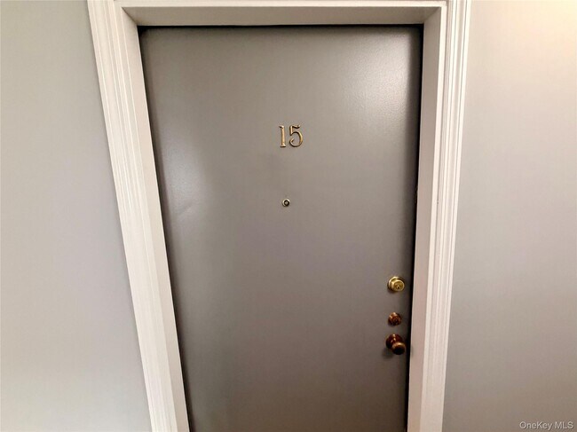 15 Bayberry Dr in Peekskill, NY - Building Photo - Building Photo