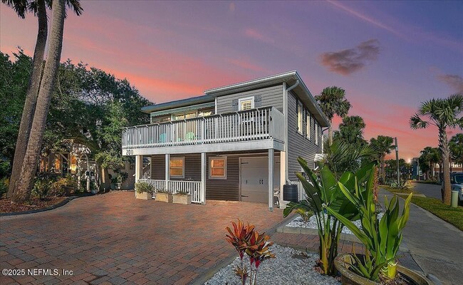 200 Walnut St in Neptune Beach, FL - Building Photo - Building Photo
