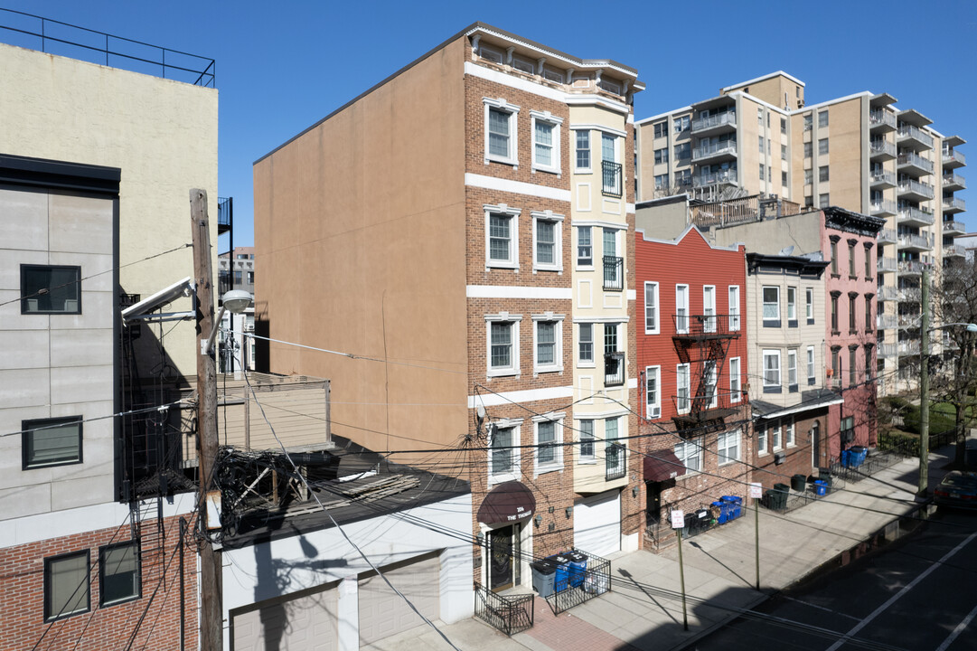 206 Adams St in Hoboken, NJ - Building Photo