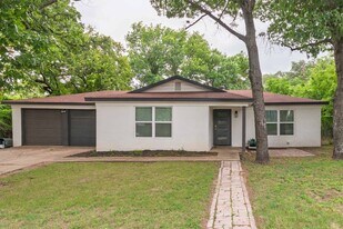 7520 Sequoia Ct in Lake Worth, TX - Building Photo