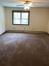 686 Sebago Rd, Unit Unit 9 in Sebago, ME - Foto de edificio - Building Photo