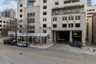 360 Condominiums in Austin, TX - Foto de edificio - Building Photo