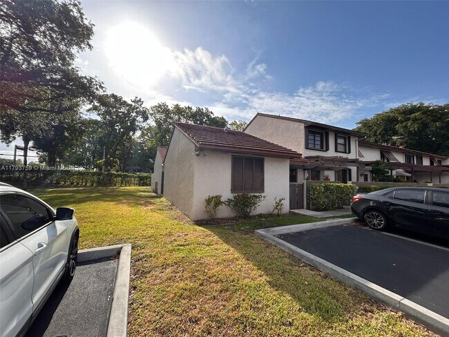 13301 SW 88th Ter in Miami, FL - Building Photo - Building Photo