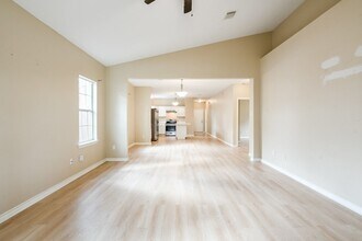 7024 Eastwood St in Houston, TX - Building Photo - Building Photo