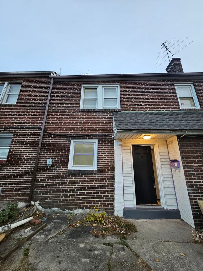 property at 2725 S Forwood St