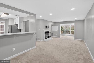 10114 Oakton Terrace Rd in Oakton, VA - Building Photo - Building Photo