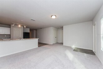 208 Gladiola Ct in Poinciana, FL - Building Photo - Building Photo