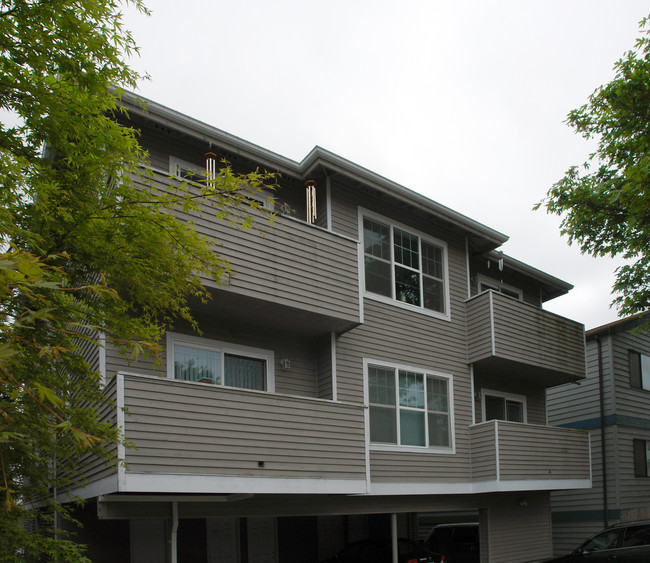 9253 Interlake Ave in Seattle, WA - Foto de edificio - Building Photo