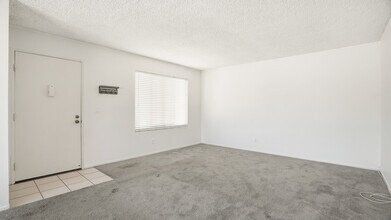 833 Cinnamon Ln, Unit 4 in Duarte, CA - Building Photo - Building Photo