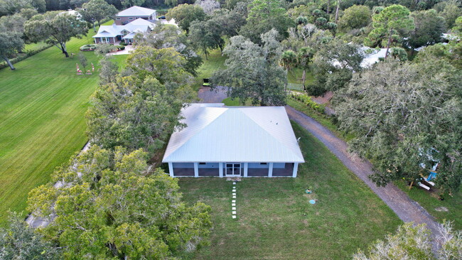 6289 S Header Canal Rd in Fort Pierce, FL - Foto de edificio - Building Photo