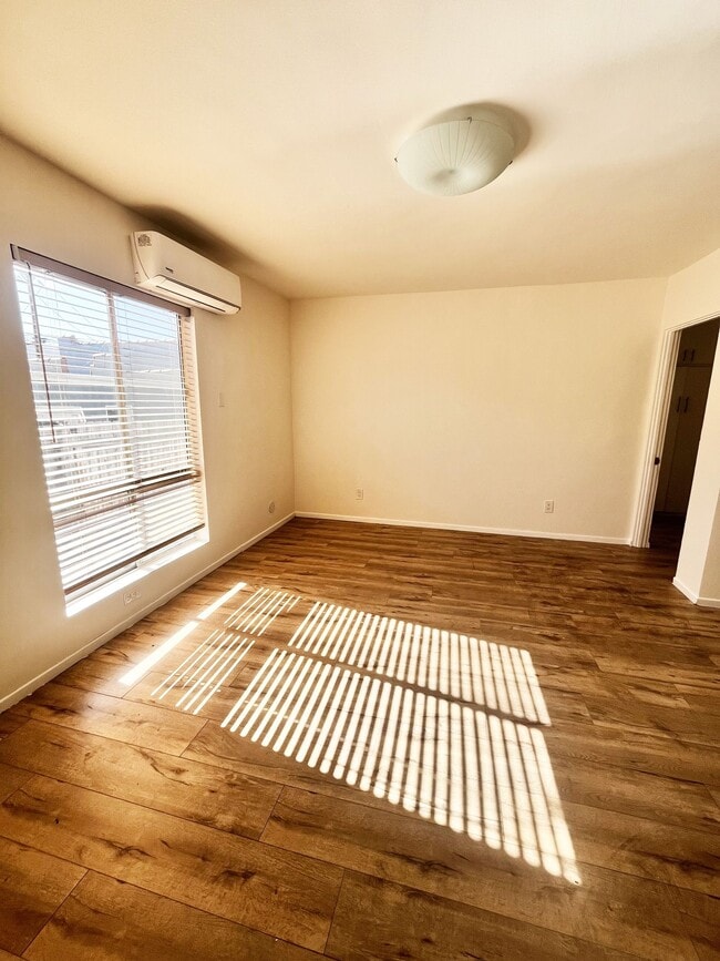 Limited Time Offer: ONE MONTH FREE! in Los Angeles, CA - Building Photo - Building Photo