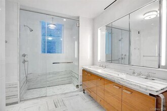 45 E 22nd St in New York, NY - Building Photo - Building Photo