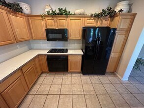 1550 San Juan Hills Dr in Las Vegas, NV - Foto de edificio - Building Photo