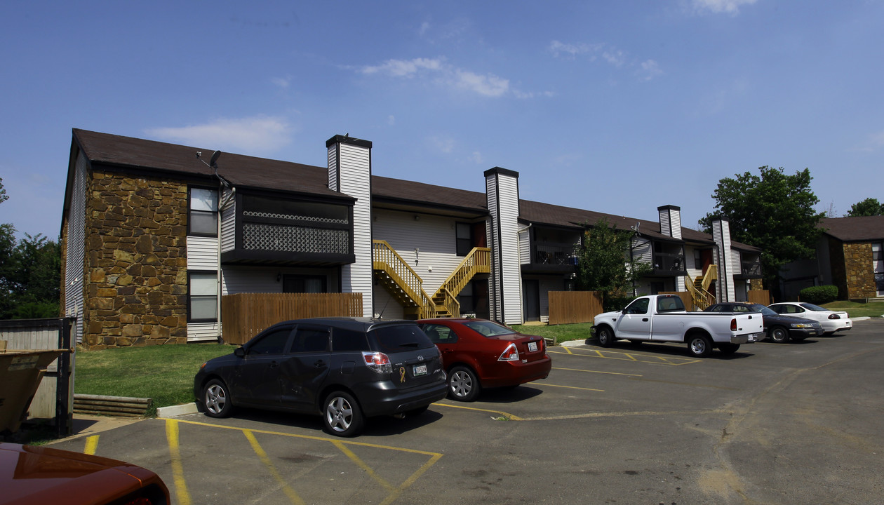 Phoenix Village Apartments in Muskogee, OK - Foto de edificio