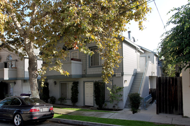 716 Belmont Ave in Long Beach, CA - Foto de edificio - Building Photo