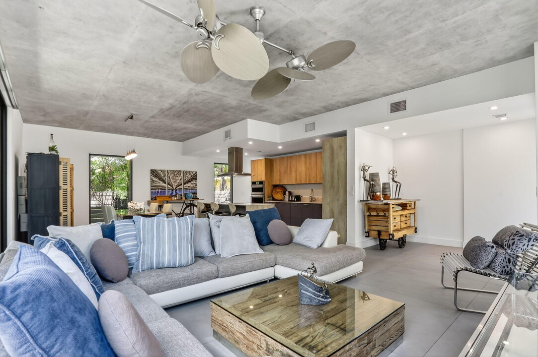 925 NE 6th St in Fort Lauderdale, FL - Building Photo
