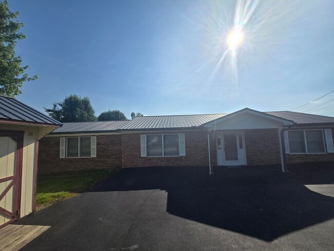 property at 275 Emerald Rd