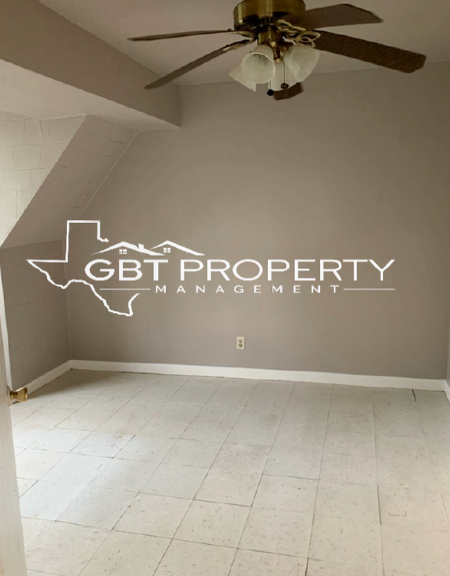 516 W Ave B in Robstown, TX - Building Photo - Building Photo